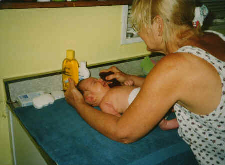 cameron - 3 weeks - bath by Judy.jpg (302635 bytes)