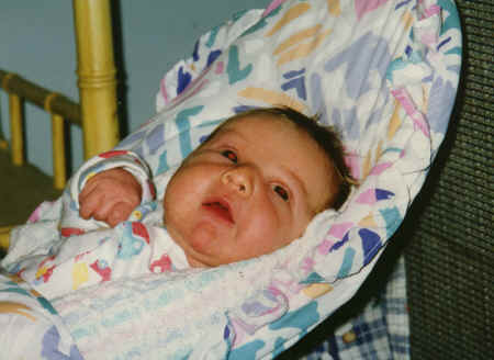cameron - 3 weeks - in baby chair.jpg (282208 bytes)