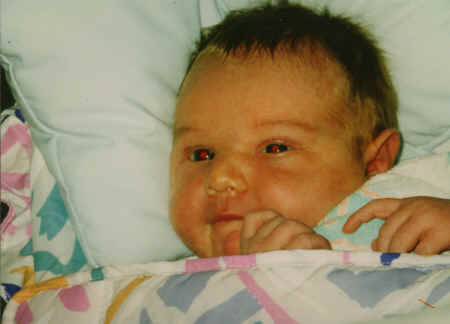 cameron - 3 weeks - in baby chair - #2.jpg (212574 bytes)