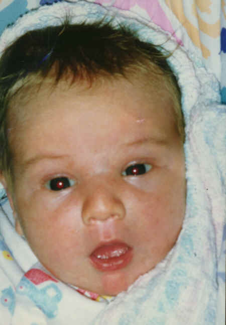 cameron - 3 weeks - in baby chair - #3.jpg (214427 bytes)