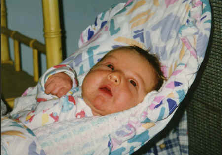 cameron - 3 weeks - in baby chair - #4.jpg (280867 bytes)