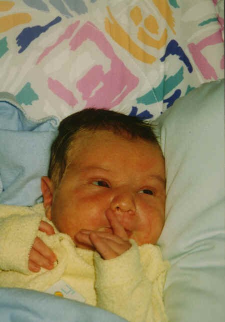 cameron - 3 weeks - in baby chair - #6.jpg (257281 bytes)