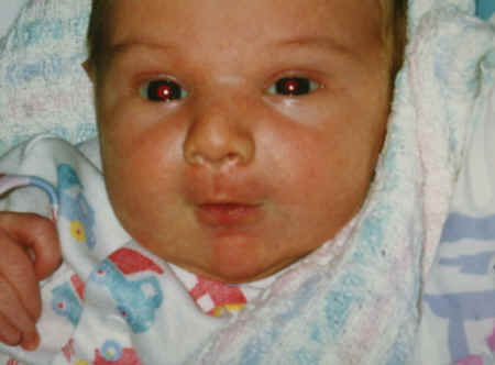 cameron - 3 weeks - in baby chair - #7.jpg (217007 bytes)