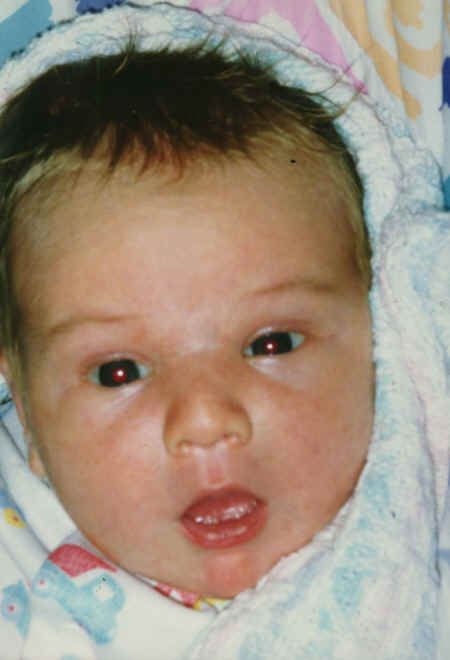 cameron - 3 weeks - in baby chair - #8.jpg (212465 bytes)