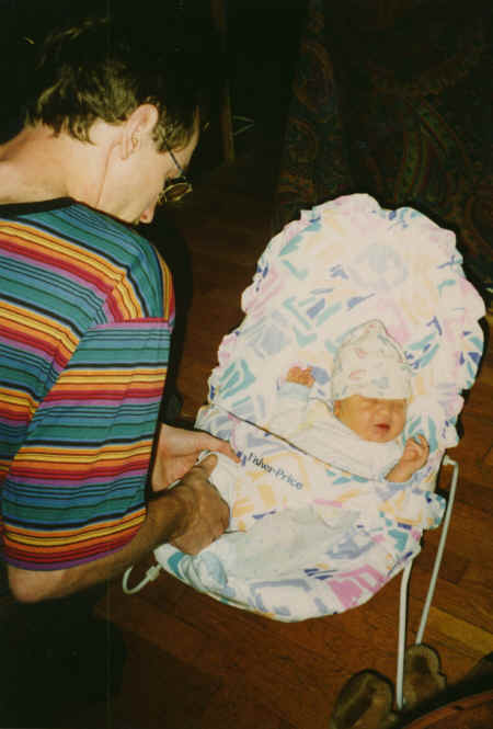 cameron - 3 weeks - in baby chair - Christopher.jpg (284197 bytes)