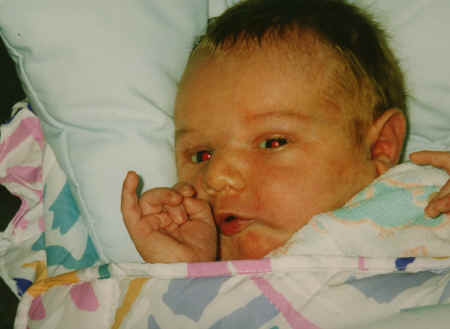 cameron - 3 weeks - in baby chair - giving the pinky sign.jpg (248897 bytes)