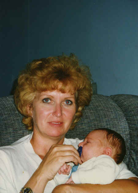 cameron - 3 weeks - with della #2.jpg (288168 bytes)