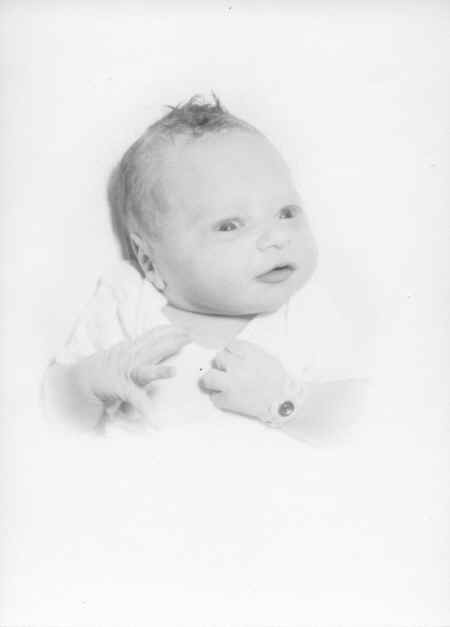 Chris - 10 to 15 minutes old.jpg (399155 bytes)
