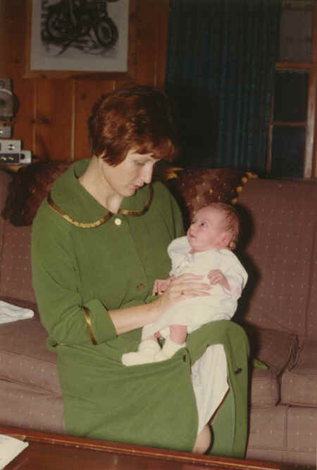 Chris - 1 to 2 days old.jpg (168938 bytes)