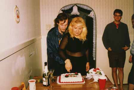 chris - crystal - cutting cake - #2 copy.jpg (13849 bytes)