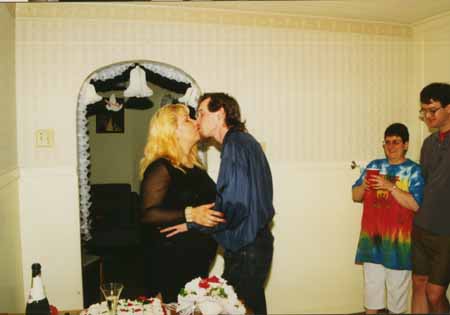 chris - crystal - kissing - #2 copy.jpg (13131 bytes)