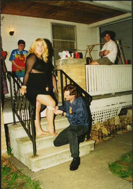 garter copy.jpg (34008 bytes)